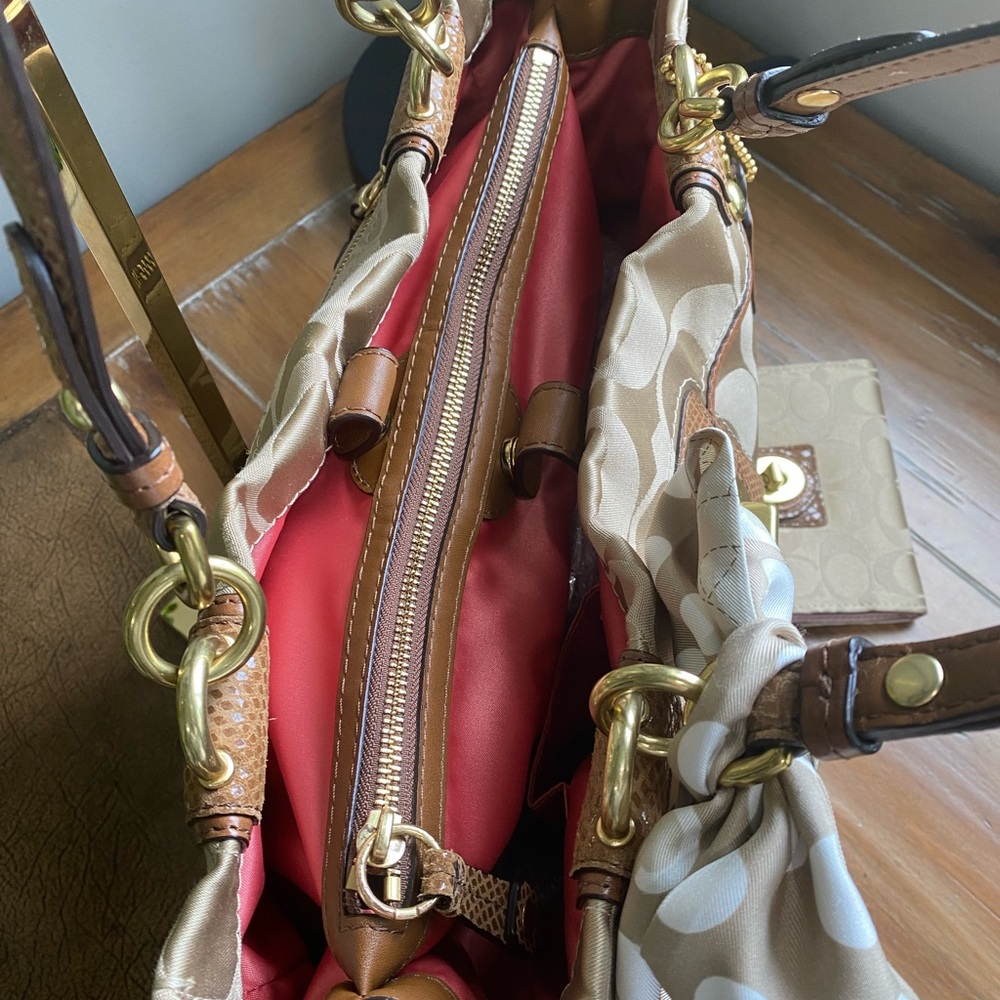 Coach Beige and Brown Signature Canvas Satchel. - Picture 12 of 15
